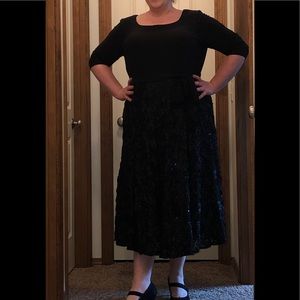 Alex Evenings Rosette Fit & Flare Gown Sz22 Black